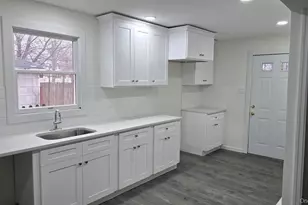 104-49 209th St, Queens Village, NY 11429 - Photo 5