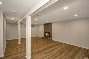 22 Duke Of Gloucest, Manhasset, NY 11030 - Photo 25