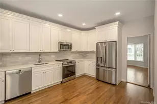 22 Duke Of Gloucest, Manhasset, NY 11030 - Photo 31