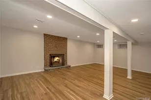 22 Duke Of Gloucest, Manhasset, NY 11030 - Photo 23