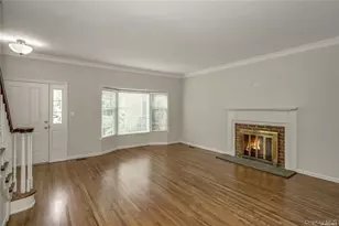22 Duke Of Gloucest, Manhasset, NY 11030 - Photo 7