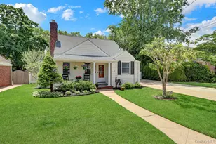 147 Sydney Ave, Malverne, NY 11565 - Photo 3