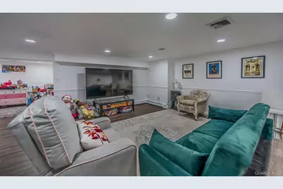 20 Astro Place, Dix Hills, NY 11746 - Photo 35