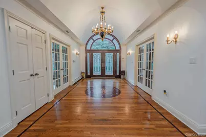 20 Astro Place, Dix Hills, NY 11746 - Photo 3