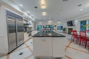 20 Astro Pl, Dix Hills, NY 11746 - Photo 9