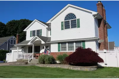 654 Alwick Avenue, West Islip, NY 11795 - Photo 1