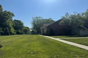 18 Navajo Ct, Coram, NY 11727 - Photo 7