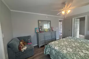 1661 Old Country, Riverhead, NY 11901 - Photo 25