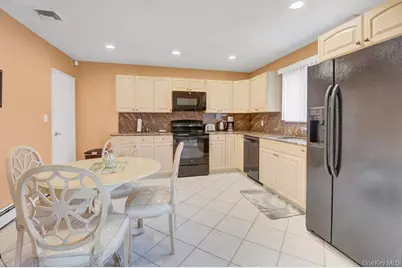 1662 Sherbourne Road, Valley Stream, NY 11580 - Photo 13
