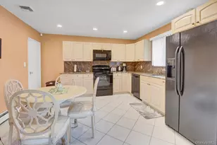 1662 Sherbourne Rd, Valley Stream, NY 11580 - Photo 13