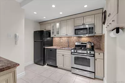125-10 Queens Boulevard #2106, Kew Gardens, NY 11415 - Photo 7