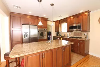 1054 Tulip Avenue, Franklin Square, NY 11010 - Photo 5