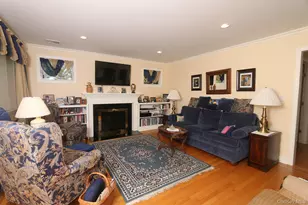 1054 Tulip Ave, Franklin Square, NY 11010 - Photo 3