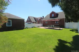 1054 Tulip Ave, Franklin Square, NY 11010 - Photo 17