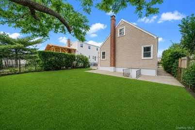 124 Washington Avenue, Valley Stream, NY 11580 - Photo 5