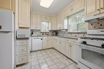 168 Latham Road, Mineola, NY 11501 - Photo 7