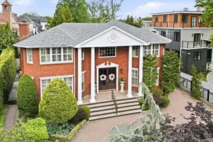4 Point Crescent, Whitestone, NY 11357 - Photo 3