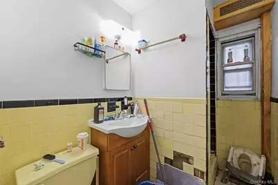 1010 E 233rd Street, Bronx, NY 10466 - Photo 13