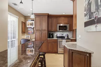 100 Baker Court #22, Island Park, NY 11558 - Photo 5
