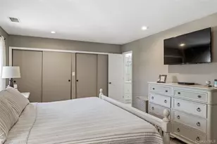 100 Baker Ct, Island Park, NY 11558 - Photo 17