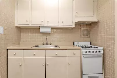 31-85 Crescent Street #2nd, Astoria, NY 11106 - Photo 11