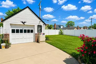 43 McAlester Ave, Hicksville, NY 11801 - Photo 3