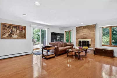 16 Cherrywood Lane, Flower Hill, NY 11050 - Photo 19