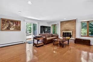 16 Cherrywood Ln, Flower Hill, NY 11050 - Photo 19