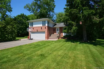 16 Cherrywood Lane, Flower Hill, NY 11050 - Photo 1