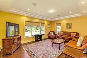 26 Spring Ln, Great Neck, NY 11024 - Photo 9