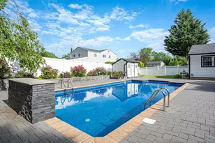 11 Gallatin Dr, Dix Hills, NY 11746 - Photo 35