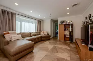 4 Poplar Ct, Great Neck, NY 11024 - Photo 7