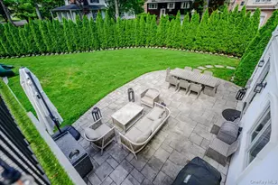 4 Poplar Ct, Great Neck, NY 11024 - Photo 29