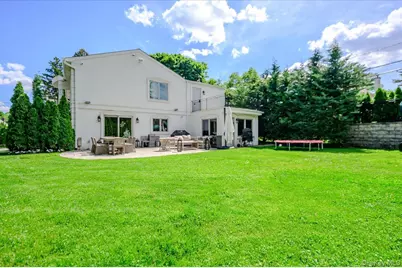 4 Poplar Court, Great Neck, NY 11024 - Photo 35