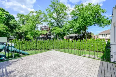 4 Poplar Court, Great Neck, NY 11024 - Photo 21