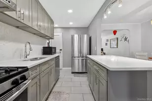 70-08 165th St, Fresh Meadows, NY 11365 - Photo 5