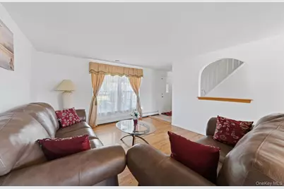 454 Hawkins Road, Selden, NY 11784 - Photo 7