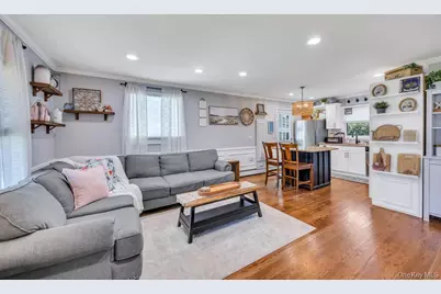 4 Pine Street, Holtsville, NY 11742 - Photo 5