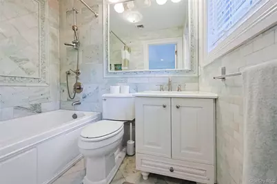 78 Swan Court, East Hills, NY 11576 - Photo 25