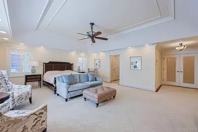 78 Swan Court, East Hills, NY 11576 - Photo 17