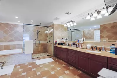 78 Swan Court, East Hills, NY 11576 - Photo 19