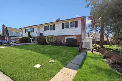 445 S Wellwood Avenue, Lindenhurst, NY 11757 - Photo 1