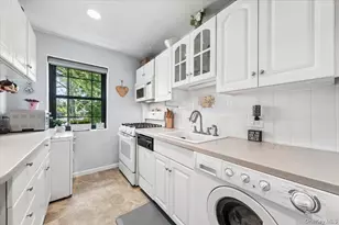 14 Manchester Rd, Eastchester, NY 10709 - Photo 3