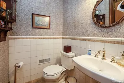 32 Randy Lane, Plainview, NY 11803 - Photo 13