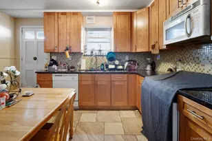 2562 Seymour Ave, Bronx, NY 10469 - Photo 11