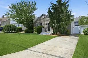 12 Annuskemunnica Rd, Babylon, NY 11702 - Photo 3