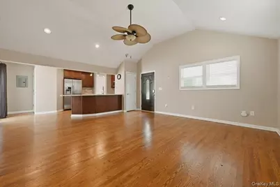 12 Annuskemunnica Road, Babylon, NY 11702 - Photo 9