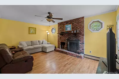 38 Pamlico Avenue, Ronkonkoma, NY 11779 - Photo 19