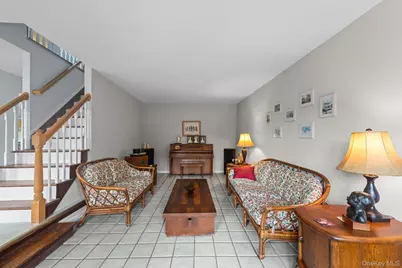 38 Pamlico Avenue, Ronkonkoma, NY 11779 - Photo 5
