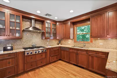 2 Rochambeau Drive, Hartsdale, NY 10530 - Photo 17